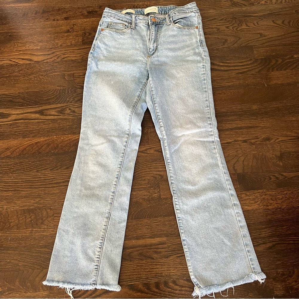 Universal Thread Light Blue Women's Ankle Bootcut Jeans fray hem size 4/27L
